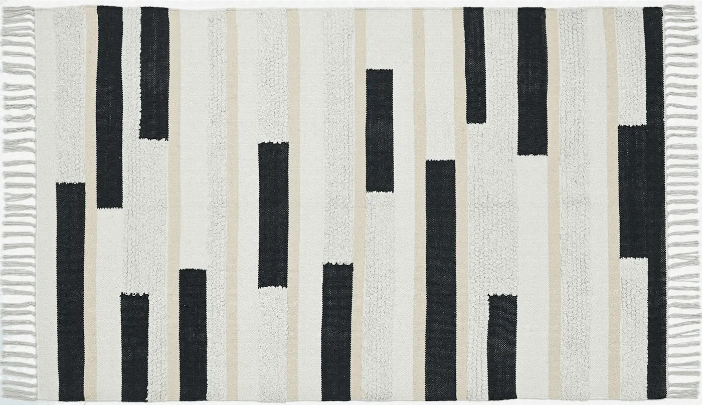 Cotton flatweave rug with an ivory ground and black geometric pattern